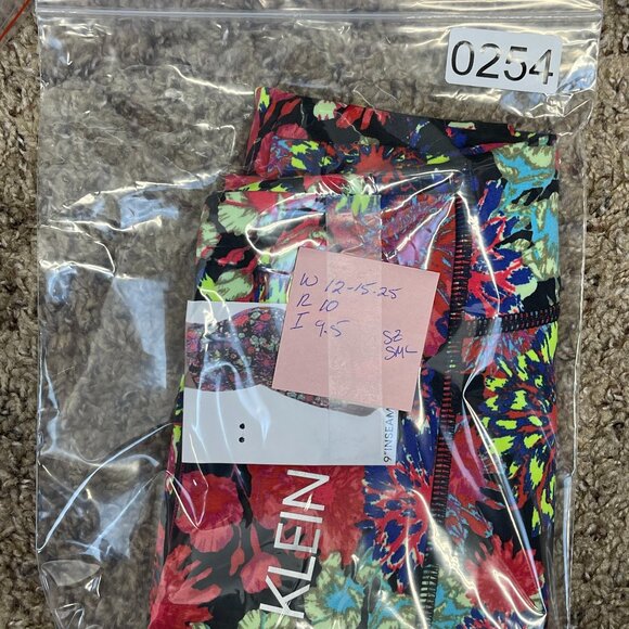 SMALL - CALVIN KLEIN - Floral Bike Shorts 9" Inseam with Pockets Compression NEW - Picture 7 of 7